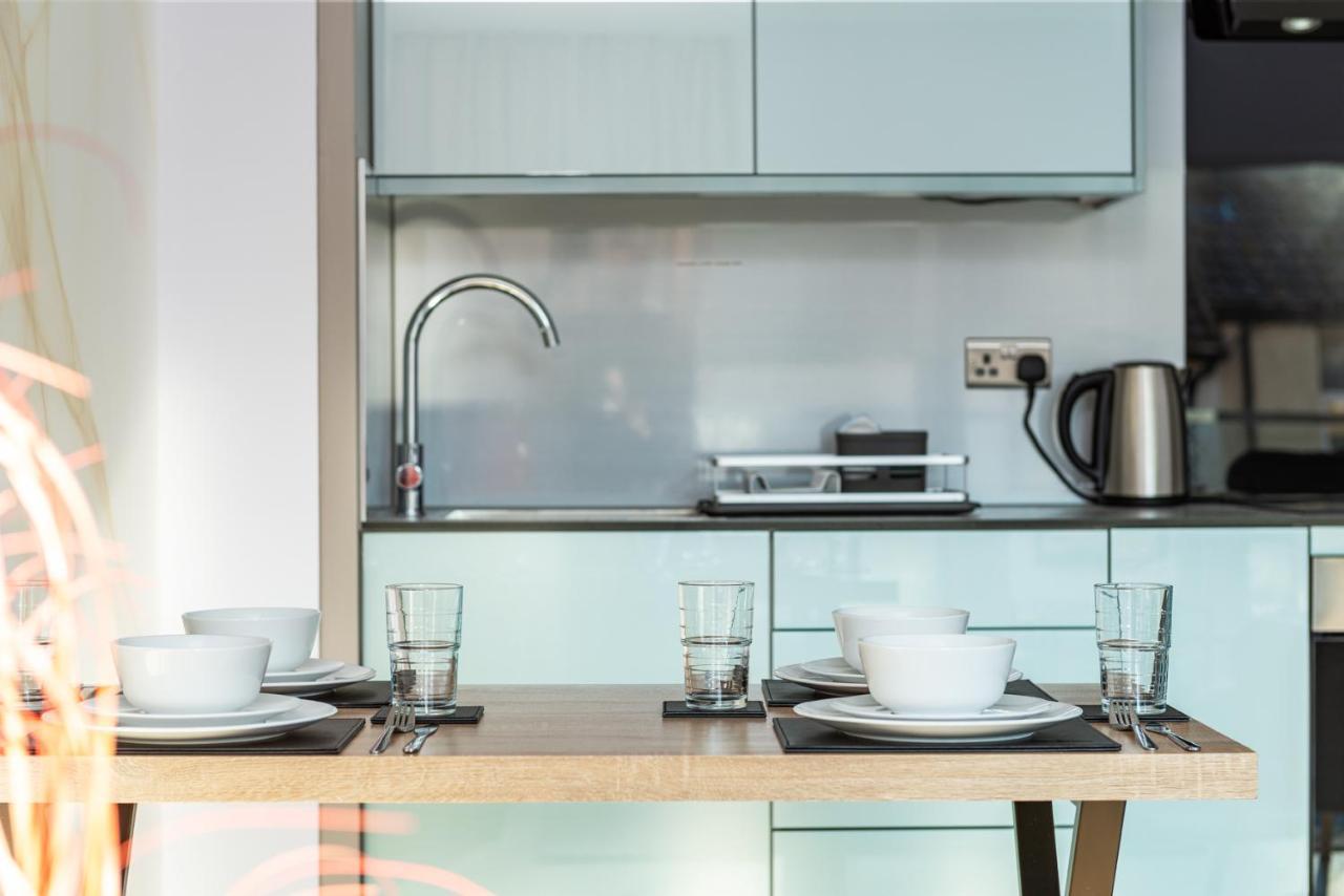 Professional Comfort - Long Stay Deals - Apartment 4 ジリンガム エクステリア 写真